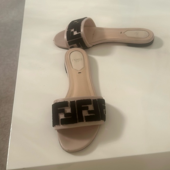 Very comfortable slides withh ff logo - Picture 1 of 5